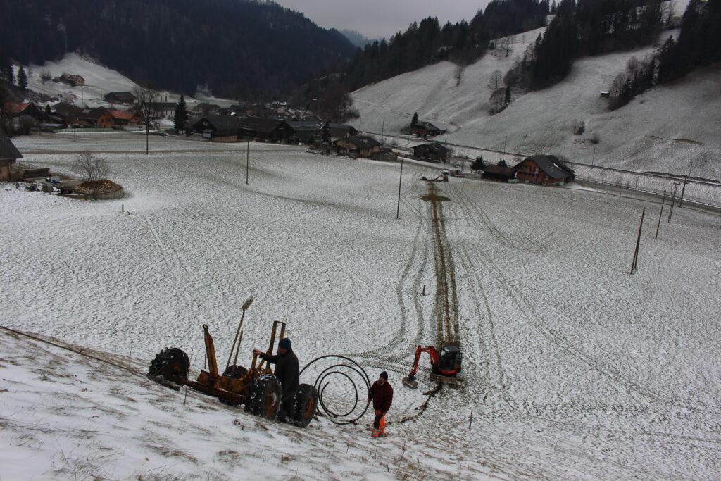 Ersatzwasserleitung NW 40 in Wiggen eingepflügt