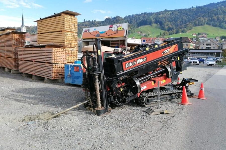 Die Bohranlage hat erfolgreich eine Spülbohrung durchgeführt. Die Spülbohrung sorgt für eine präzise und saubere Bohrung, ideal für anspruchsvolle Untergrundbedingungen.